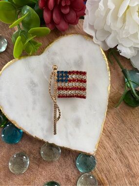 Vintage Gold-Tone American Flag Crystal Pin Brooch - Red, White & Blue